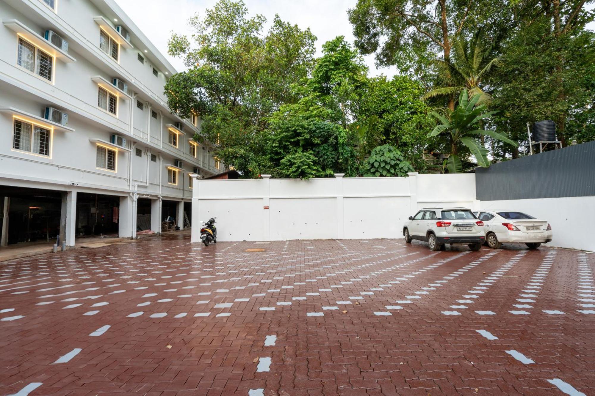 Cochin Airport Hotel Kochi Dış mekan fotoğraf